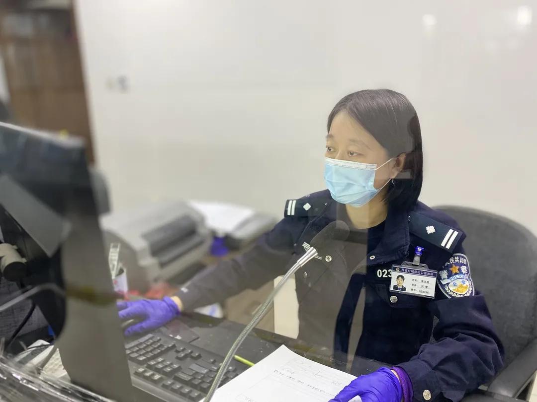 三尺户籍小窗口，服务为民大舞台