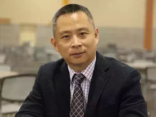 让我上！我是医生！