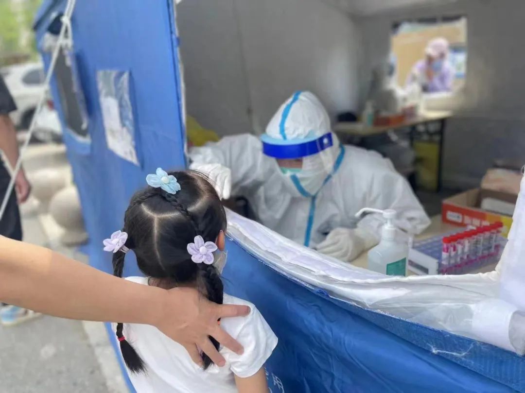 那个“大白”就是我的老师！——海淀各校教师支援核酸检测工作