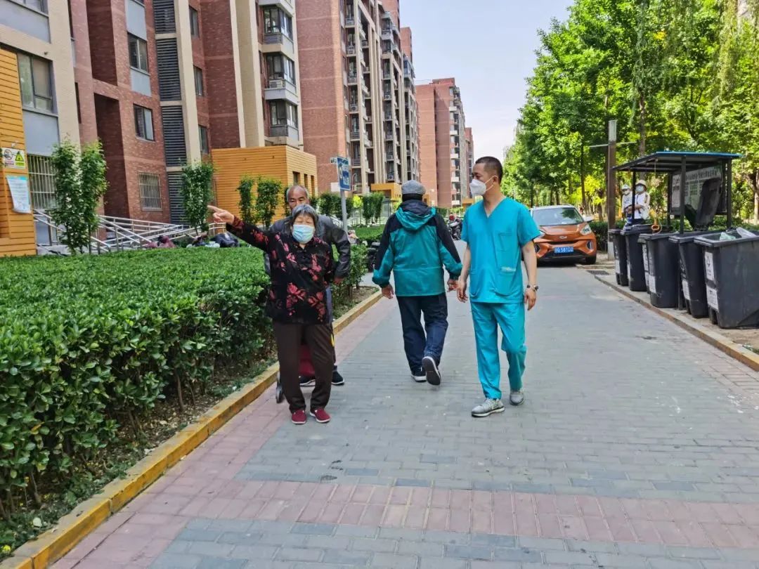 疫情防控“前沿”他是护理队伍的“领头雁”