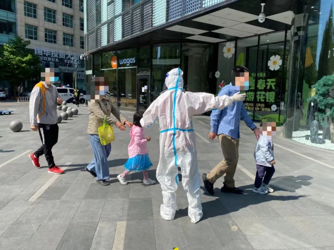 北京法院党员干警积极参与疫情防控