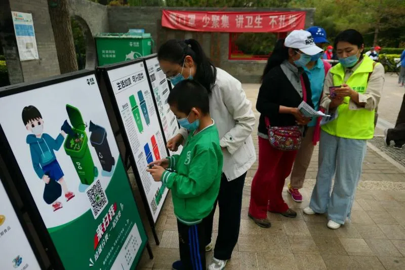 大扫除、垃圾分类、清楼道……东城忠实里社区多元共治助战“疫”