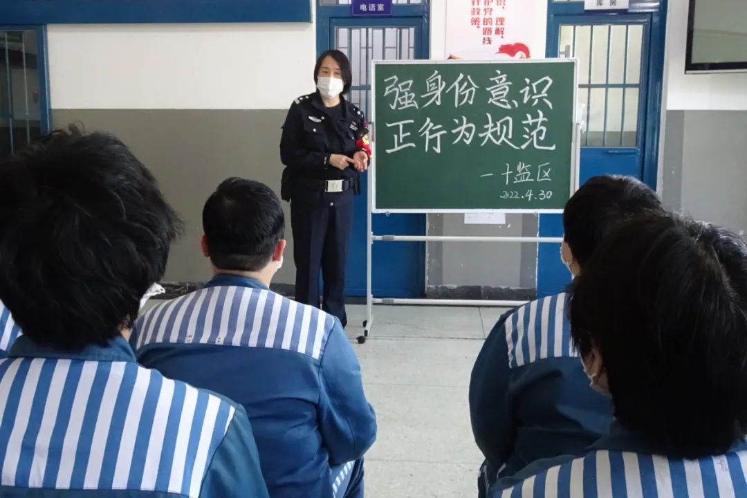 拨云散雾，她如同一米阳光照进罪犯晦暗的人生