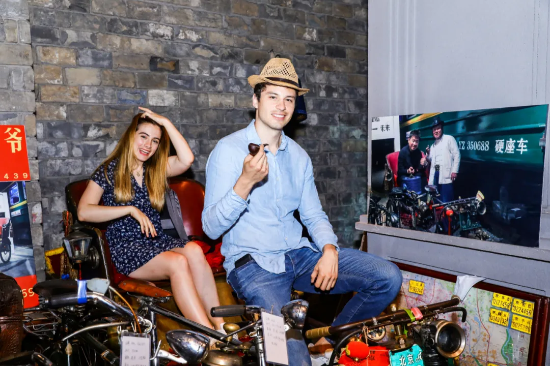 百名丝路大V走进王府井和平菓局感受北京变化，见证百年辉煌