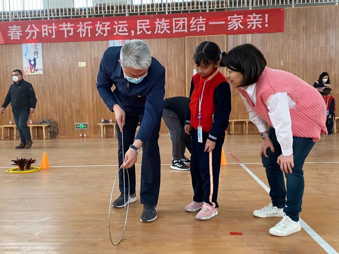 不负春光 亲情陪伴—北京援疆干部与和田孩子同上一堂课