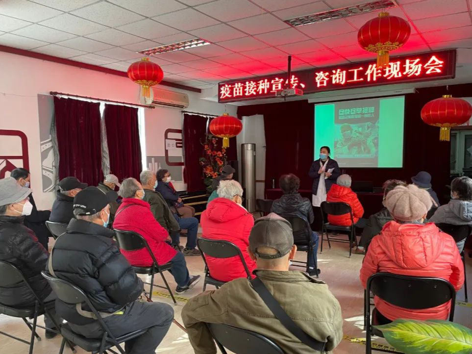 “家医”团队护航老年人新冠疫苗接种