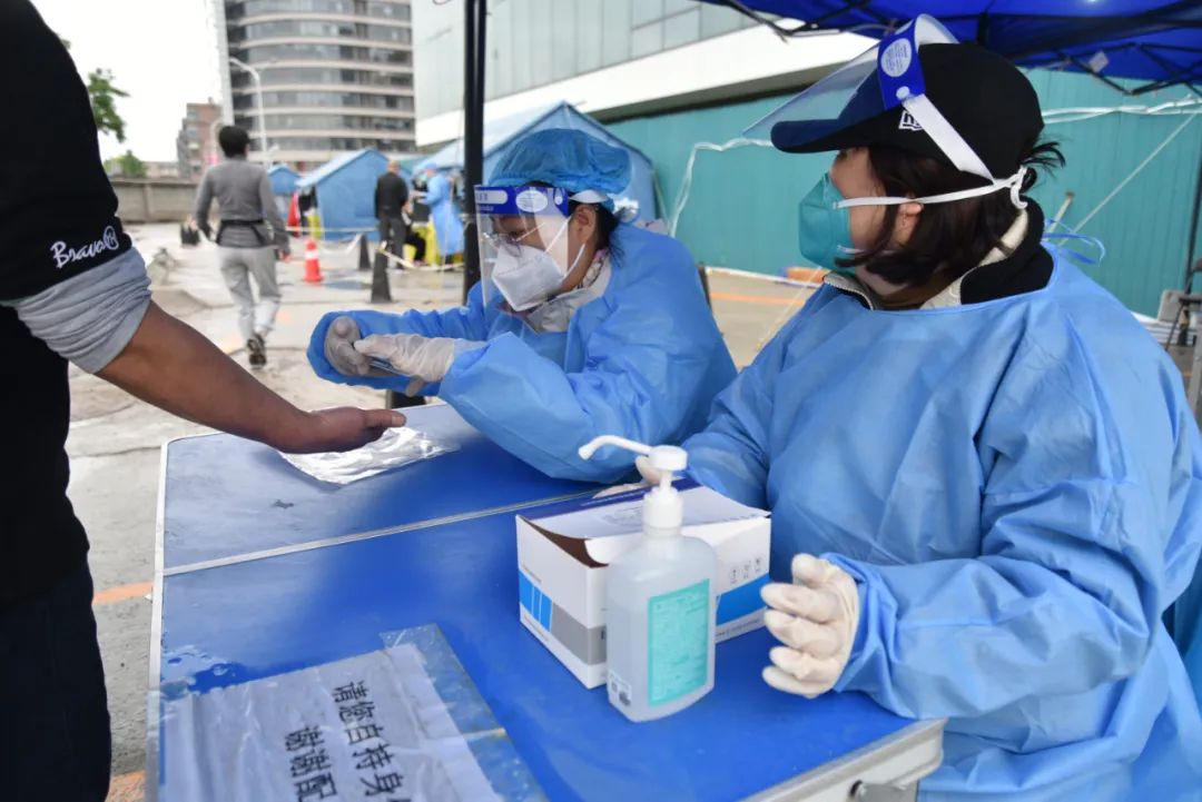 “呼啦圈”变“两米线”隔出最美距离