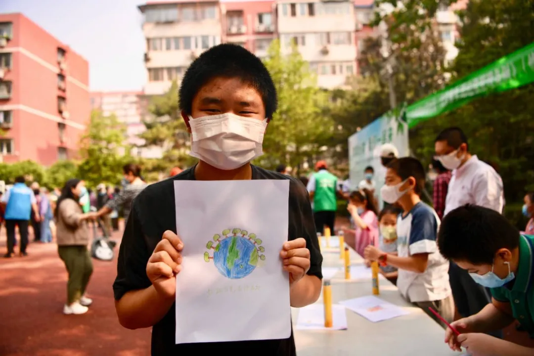 垃圾分类新规首日探访：VR体验、快递上门……东城新招多