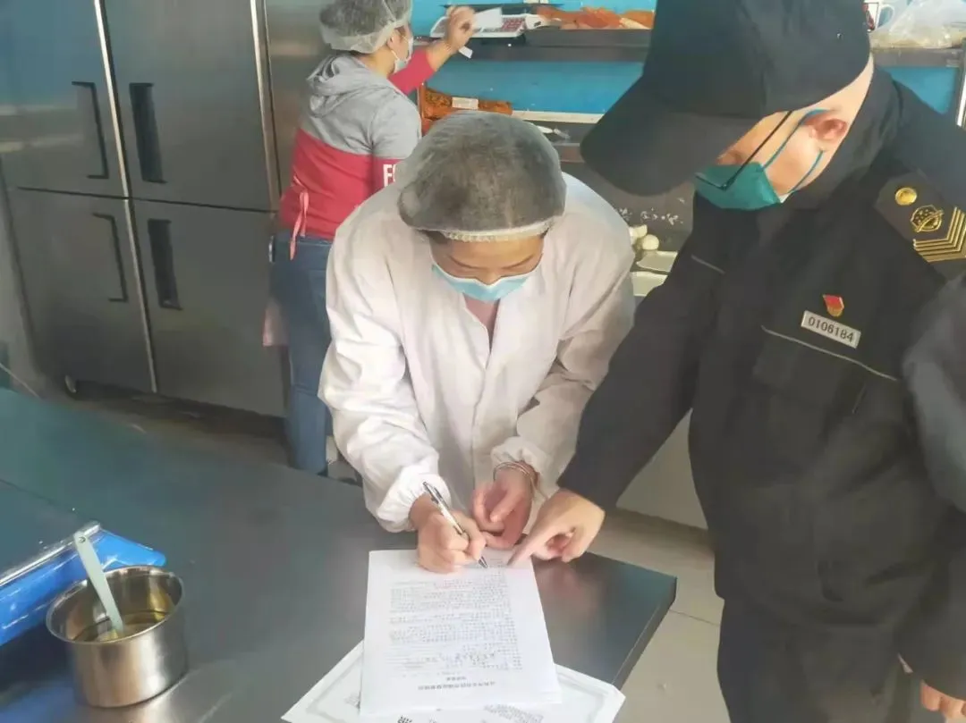 云岗街道快速响应、持续行动，织牢织密防控网