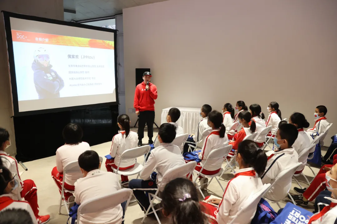 第五届北京纪实影像周“光影·冰雪纪实展”亮相龙潭中湖公园