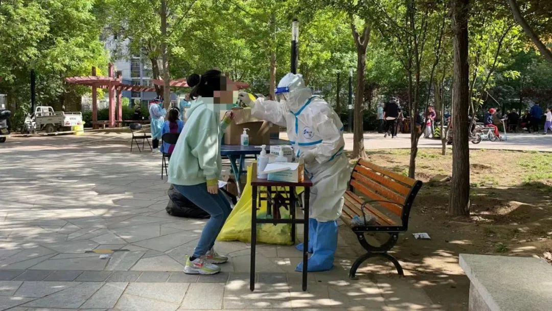 北京法院党员干警积极参与疫情防控