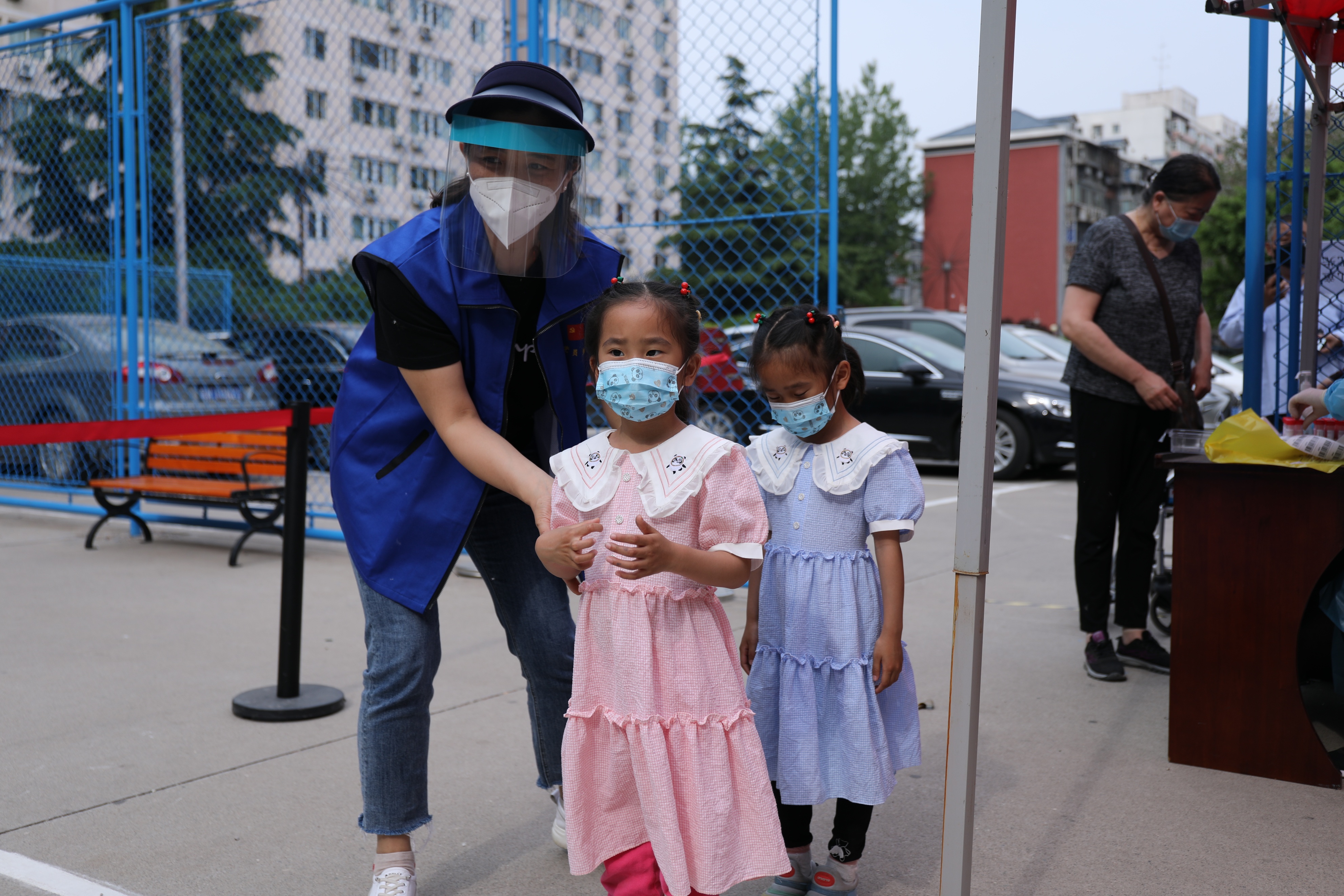 海淀媒体人奋战“疫”线书写担当——区融媒体中心党员干部下沉社区做好抗疫“守门人”