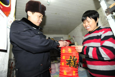 他拒绝了两次提拔，就做片儿警！