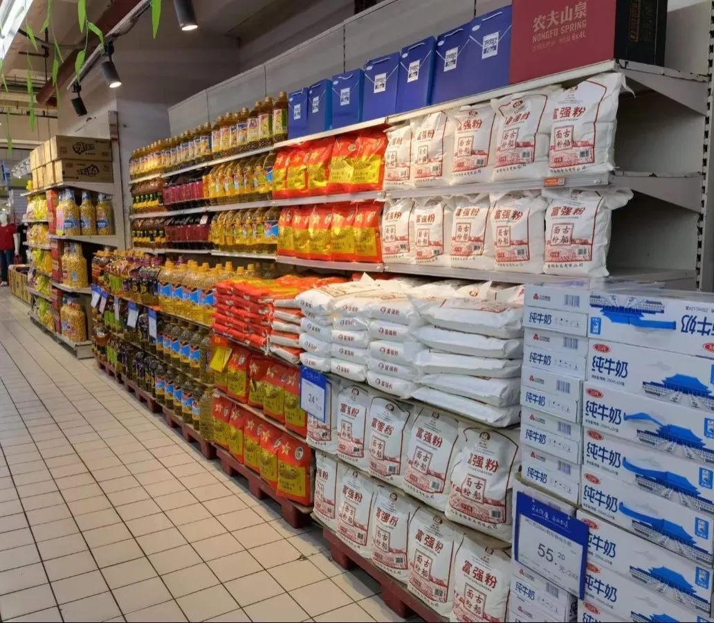 全力保障封控管控区生活必需品，畅通渠道稳供应