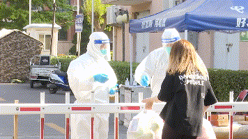 直击绿景苑小区封控一线：平稳有序、服务到位