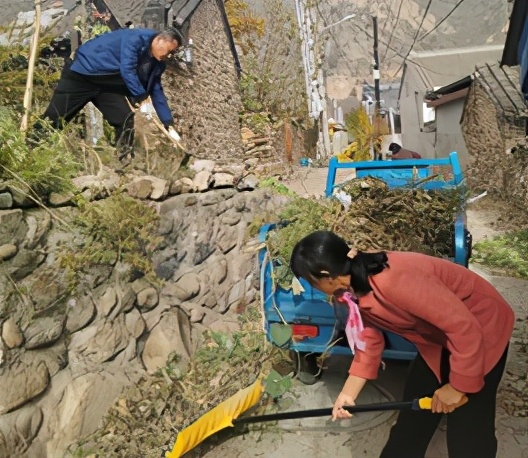 清洁家园，人人参与，健康环境，人人共享——密云区石城镇开展周末卫生大扫除活动