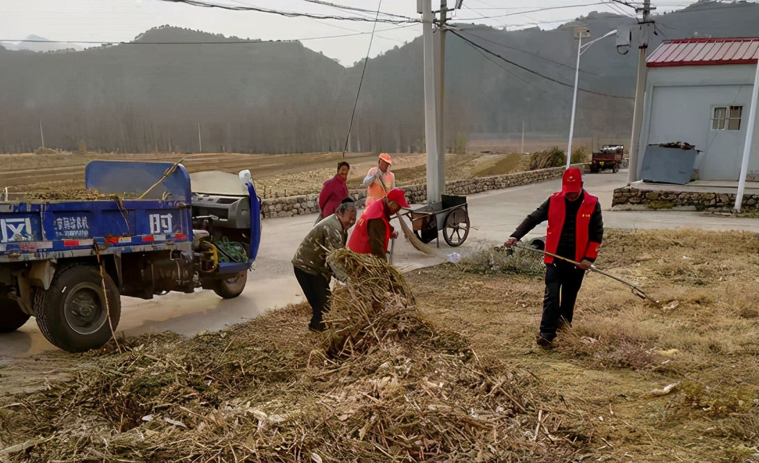 穆家峪镇开展周末大扫除 共享卫生新环境