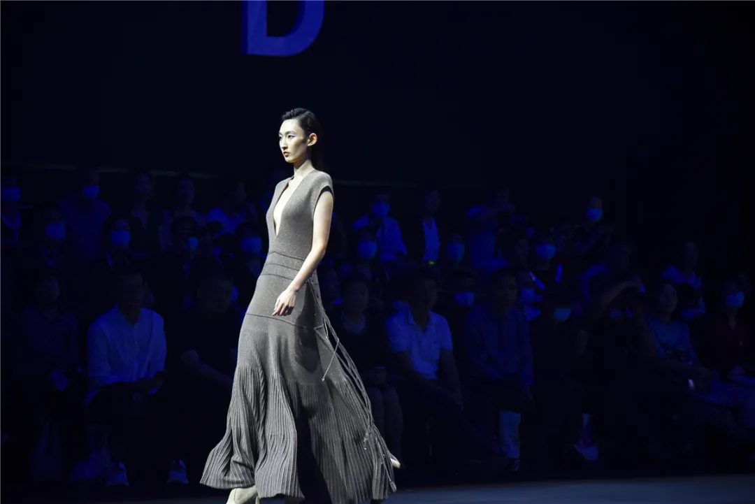 2020北京时装周“追光”之旅落幕