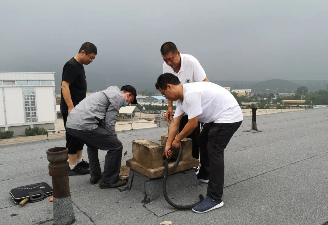 路通了，灯亮了，电动车也有“家”了……他们把“办实事”办实了→