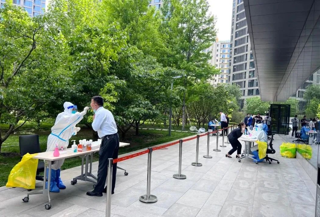 应检尽检，不漏一人！他们是核酸检测现场的“总调度”