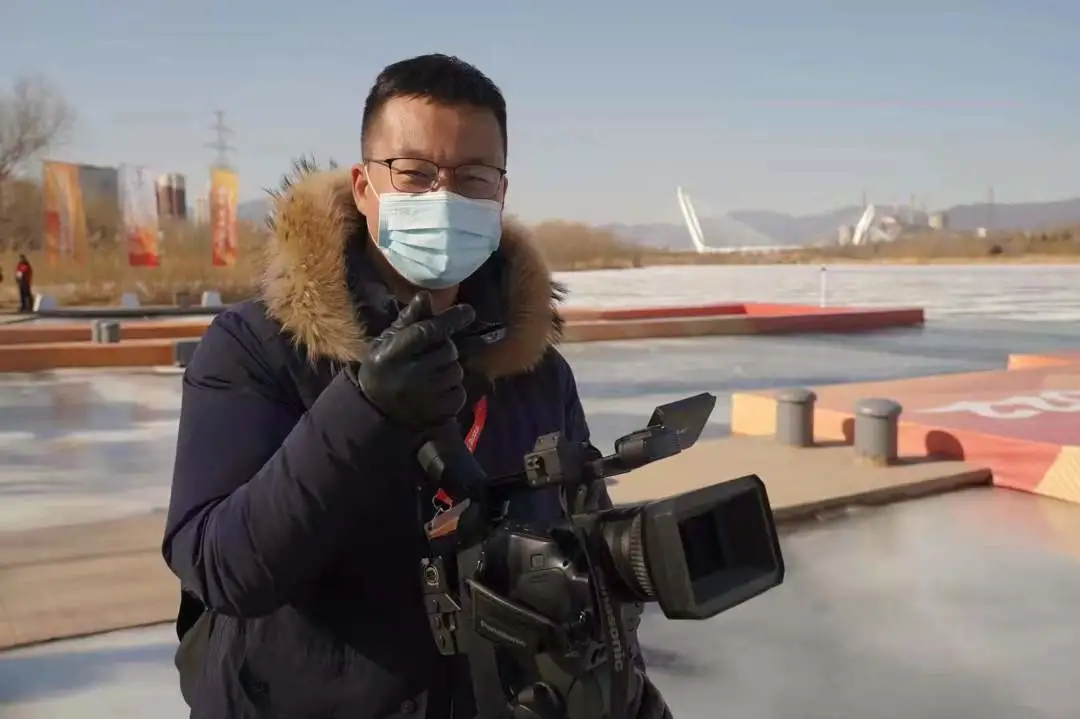 看~石景山之光！火炬传递他们全程保驾护航......