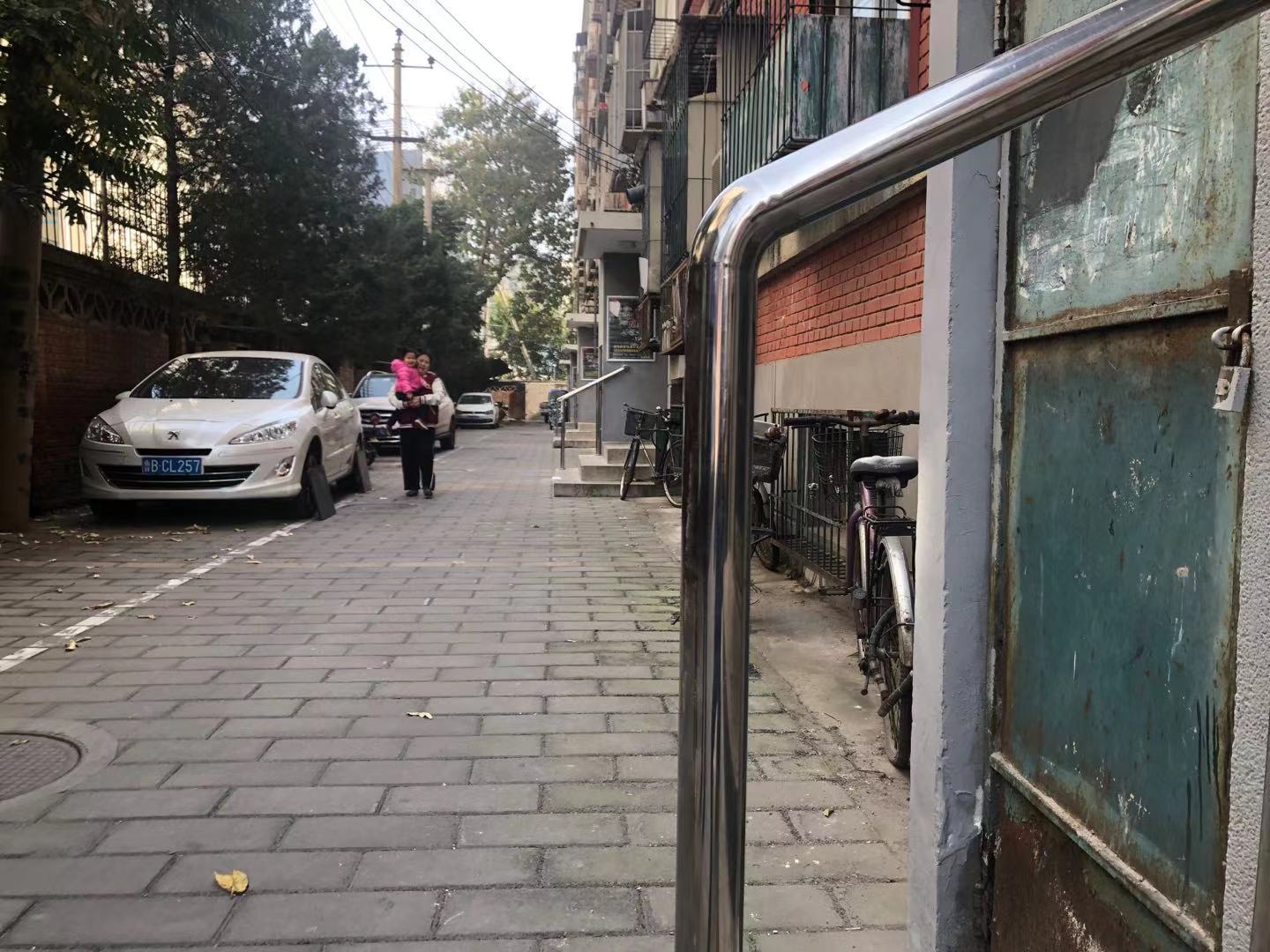 丰台首个物管会“上岗”一年半，失管小区大变样儿