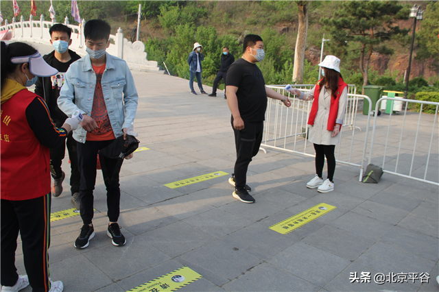 平谷丫髻山景区“五一”首日接待有序 游客可赏夜景