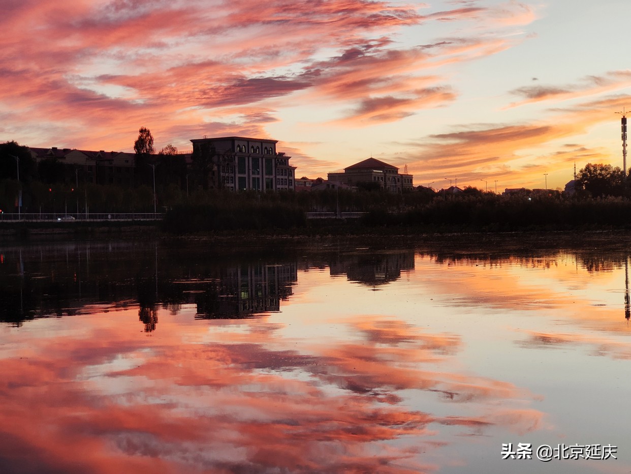 北京延庆：落日余晖波光映 扮靓最美冬奥城