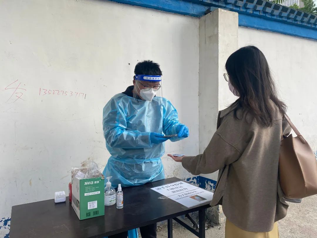 应检尽检，不漏一人！他们是核酸检测现场的“总调度”