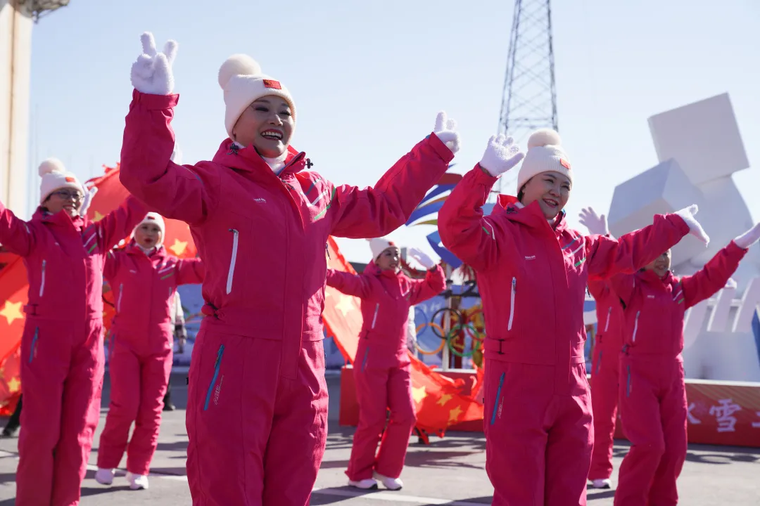 看~石景山之光！火炬传递他们全程保驾护航......