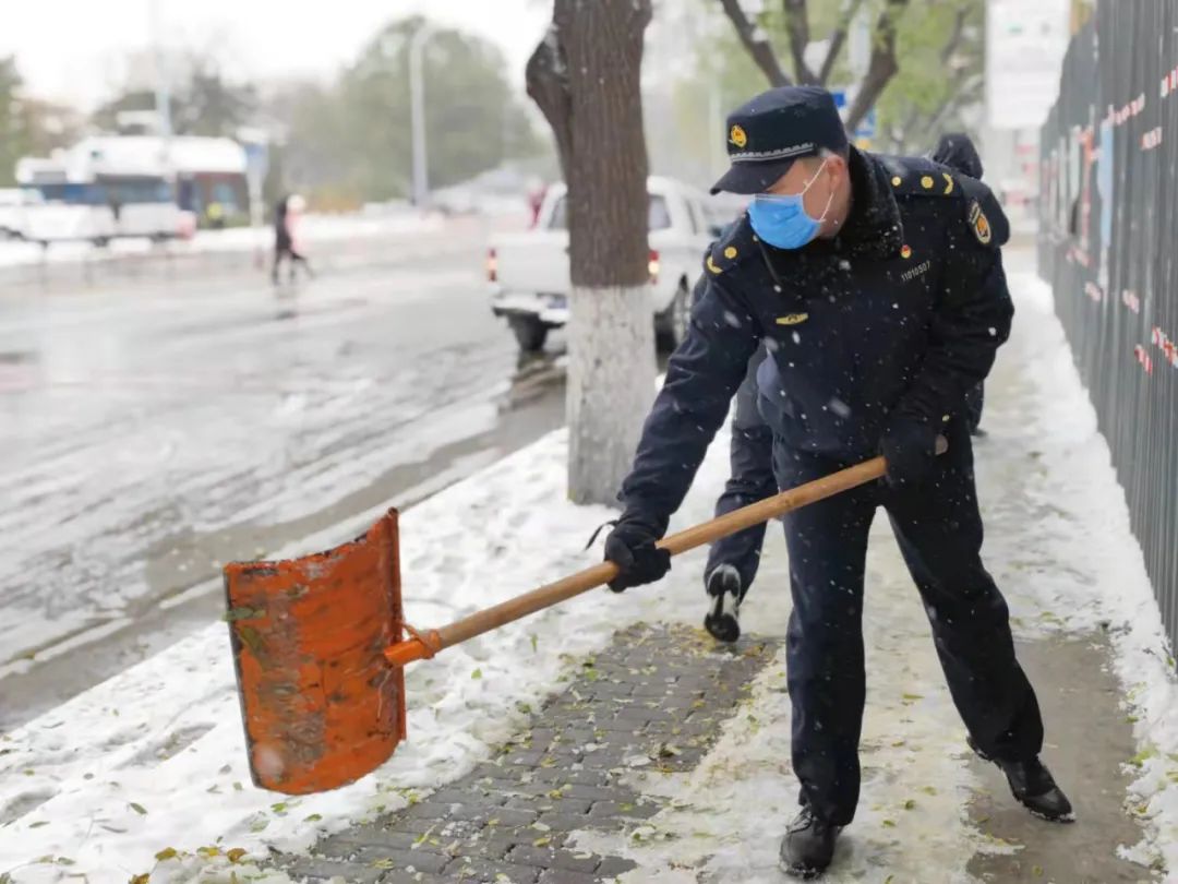 战冰雪护畅通保供暖，东城全力以赴！