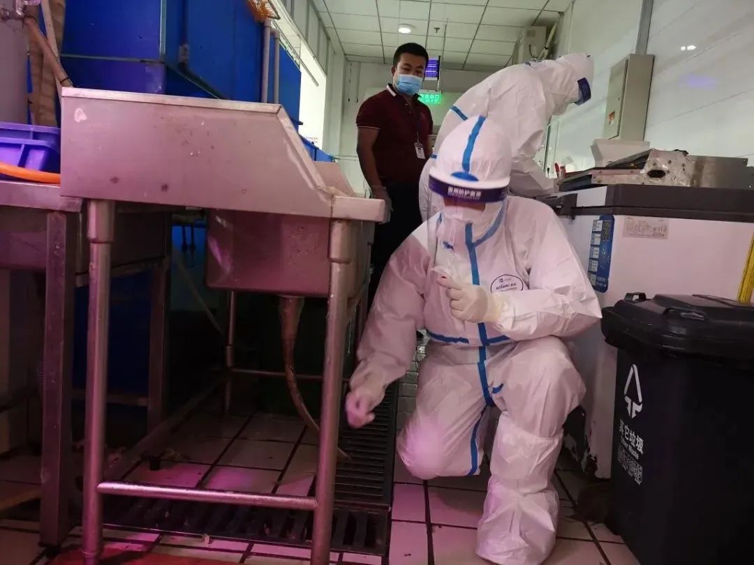 伉俪同心，“疫”起坚守