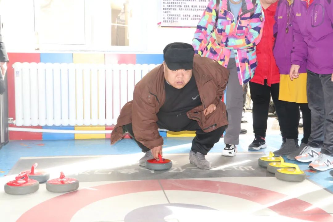 你们绽放生命华彩，我们携手共赴未来！