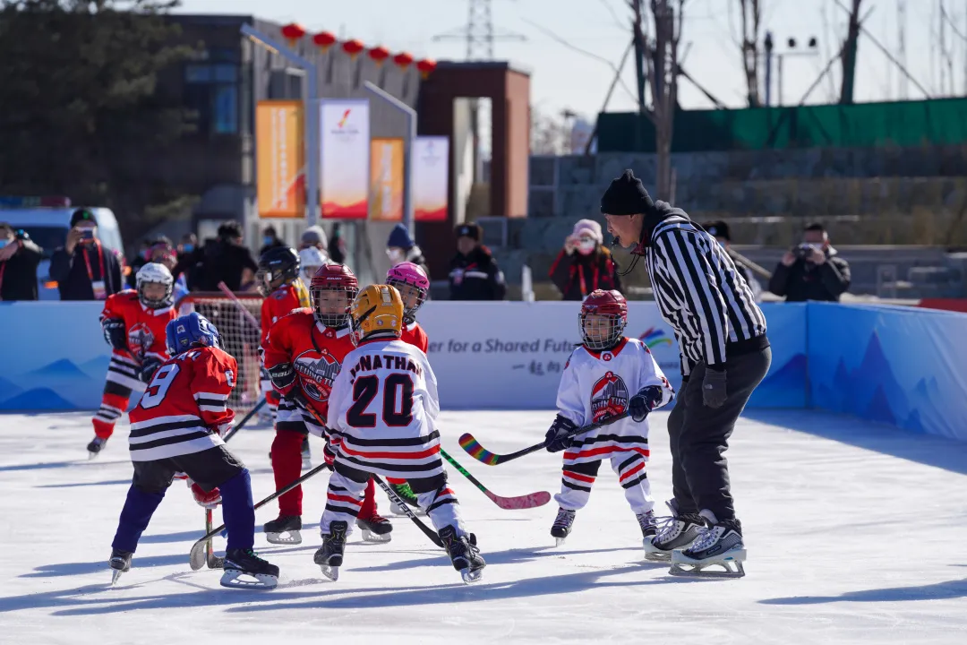 看~石景山之光！火炬传递他们全程保驾护航......