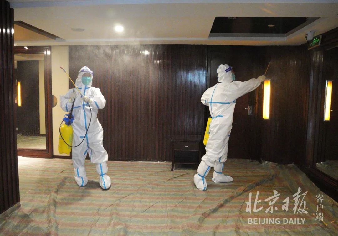 直击丰台封控考点！她走出考点，工作人员报以热烈掌声