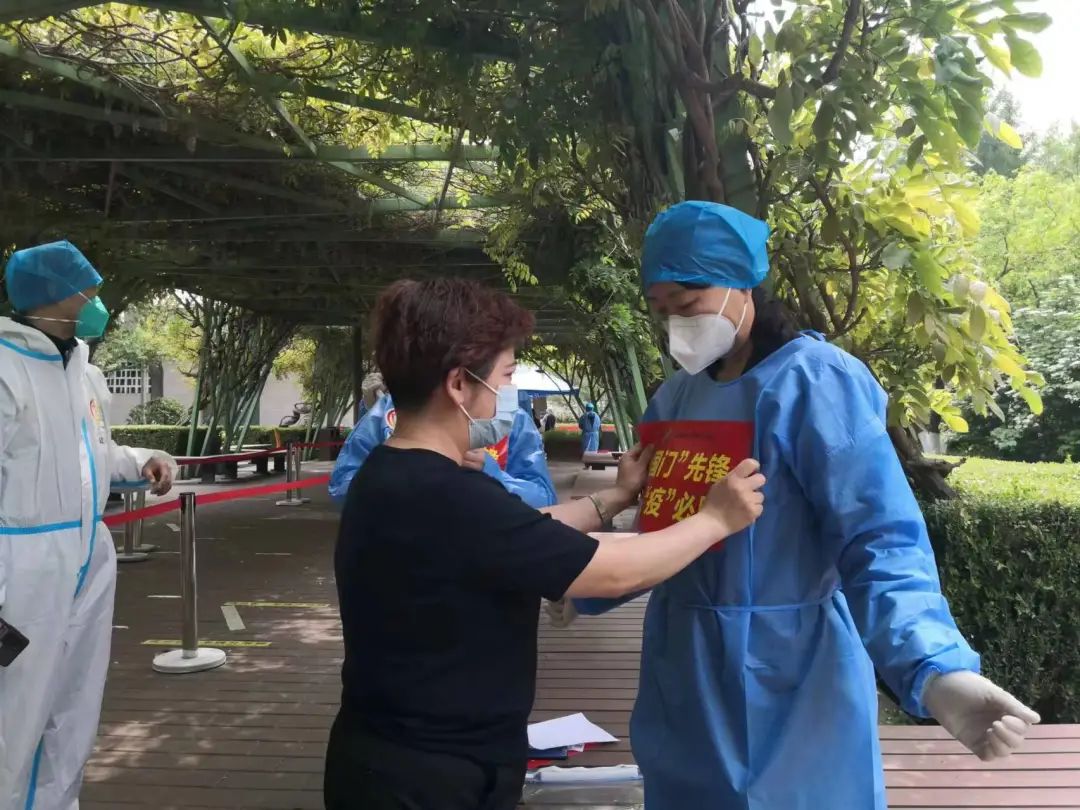 并肩携手勇担当，战疫有我检察蓝