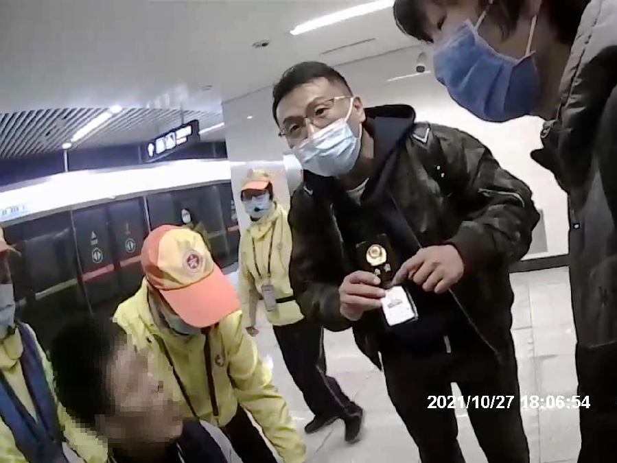 他是“工作狂”，也是“热心肠”，更是同事们的榜样！