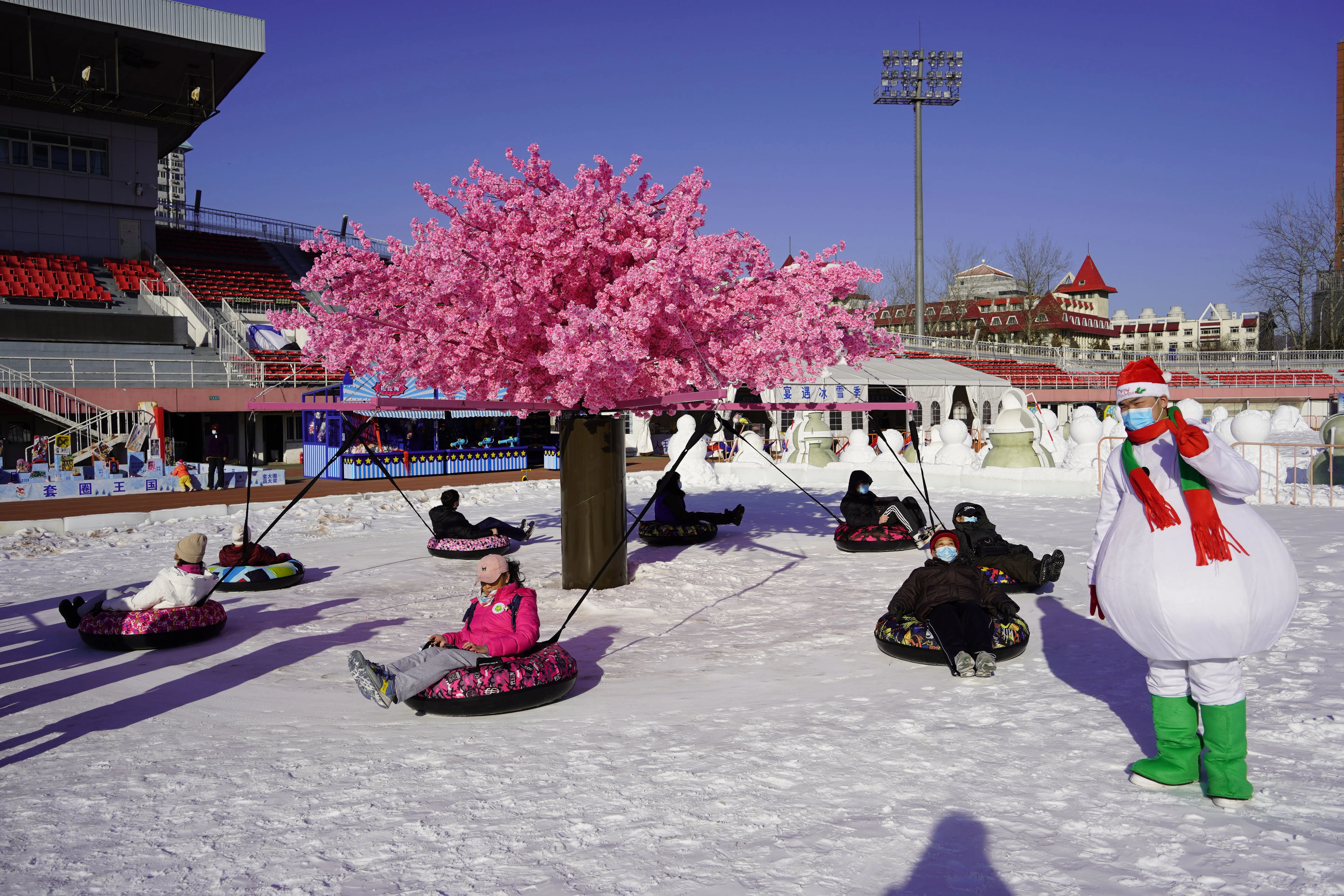 雪地上的特殊风景线！石景山区举行残疾人雪上运动体验活动