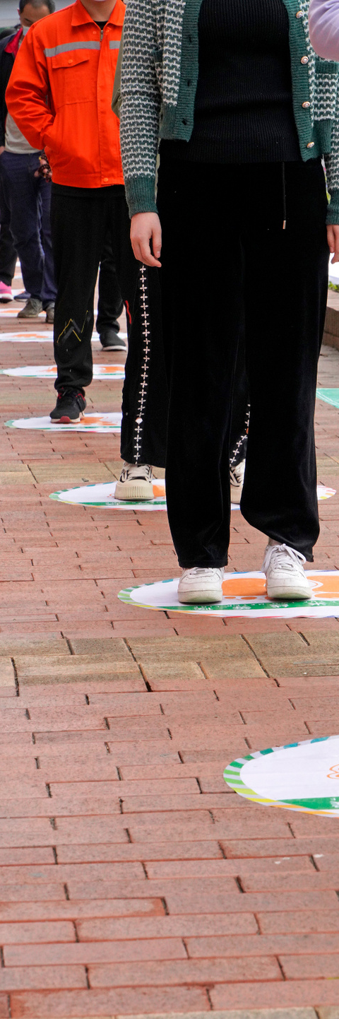 “呼啦圈”变“两米线”隔出最美距离