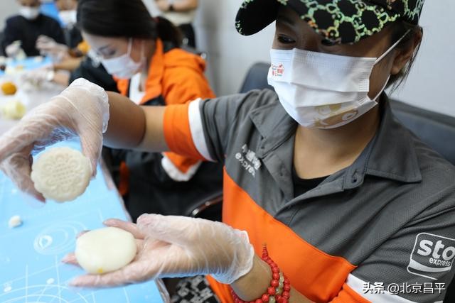 “驿”路有你，一起过年！今天，史各庄街道的“小哥”在这儿欢度春节