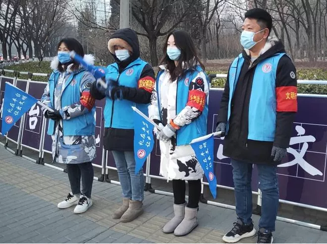 “迎冬奥 保畅通”丰台志愿者扮靓文明交通示范路口