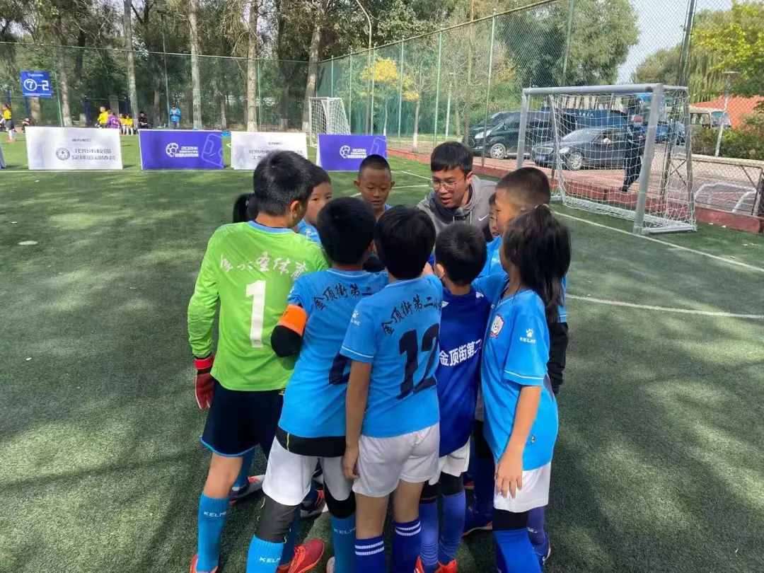 多彩活动阵地 共建文明校园