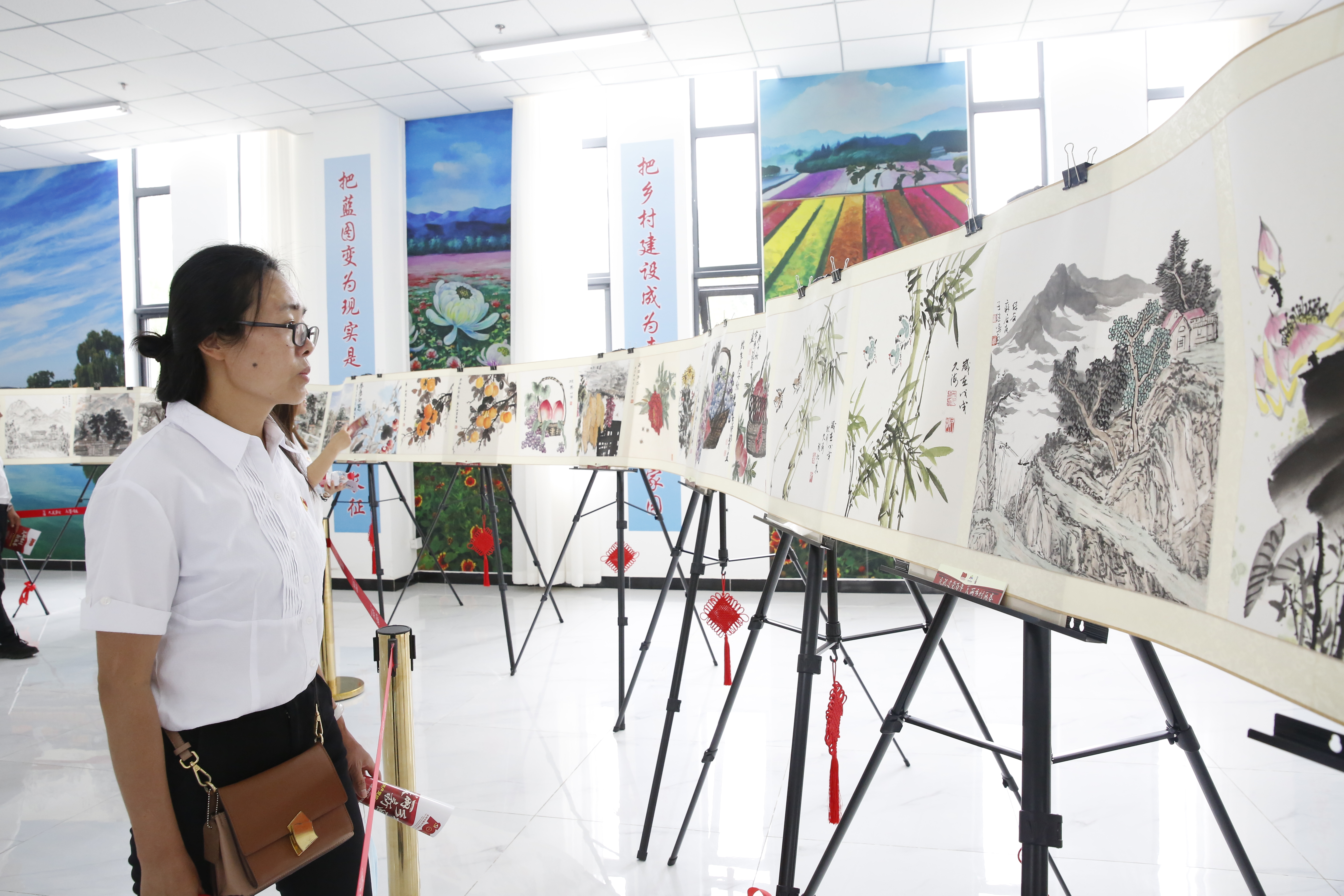 平谷大兴庄举办庆祝建党百年主题教育日展“美丽乡村新画卷”