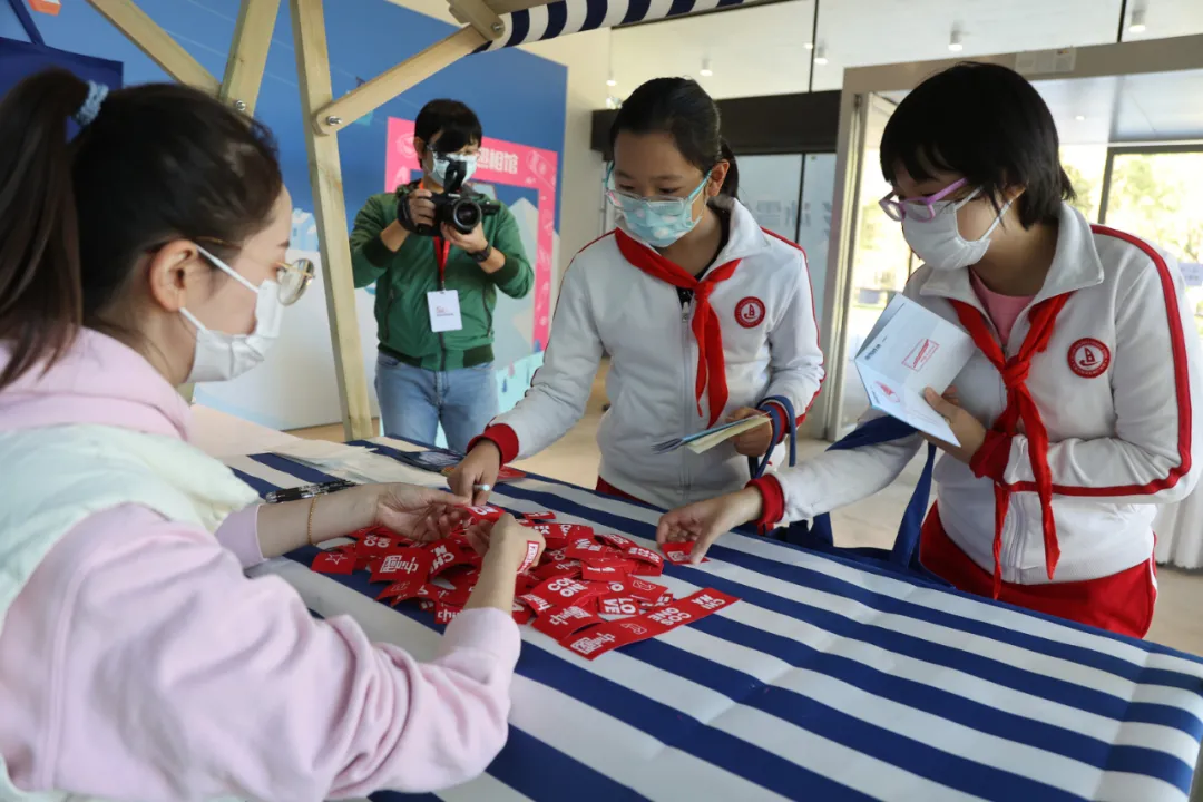 第五届北京纪实影像周“光影·冰雪纪实展”亮相龙潭中湖公园