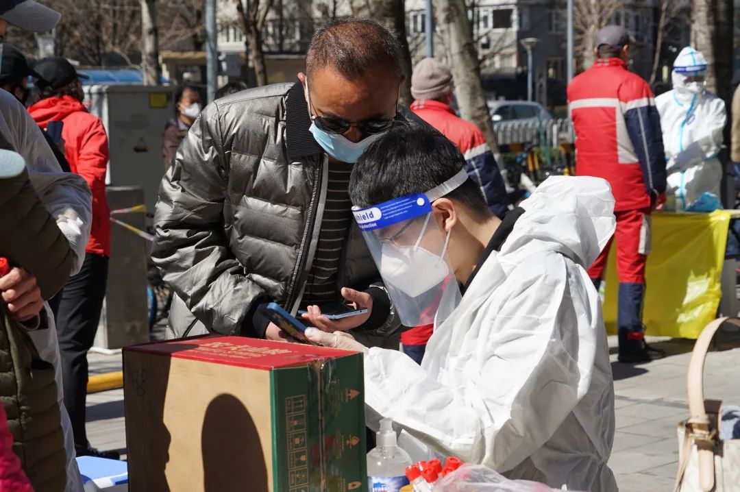 与疫情赛跑，他们争分夺秒，全力出击！