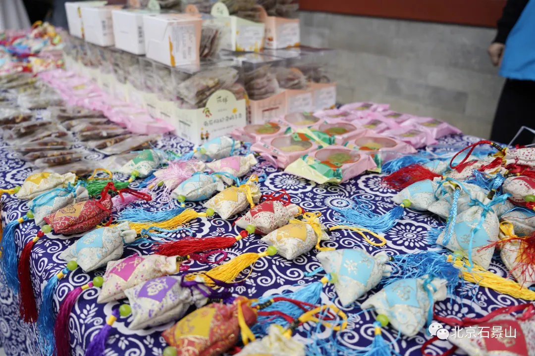 吃重阳糕、喝菊花酒、登高祈福……第四届北京重阳登高节在八大处公园开幕