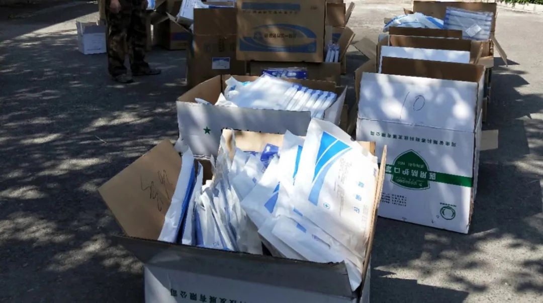 北京法院党员干警积极参与疫情防控