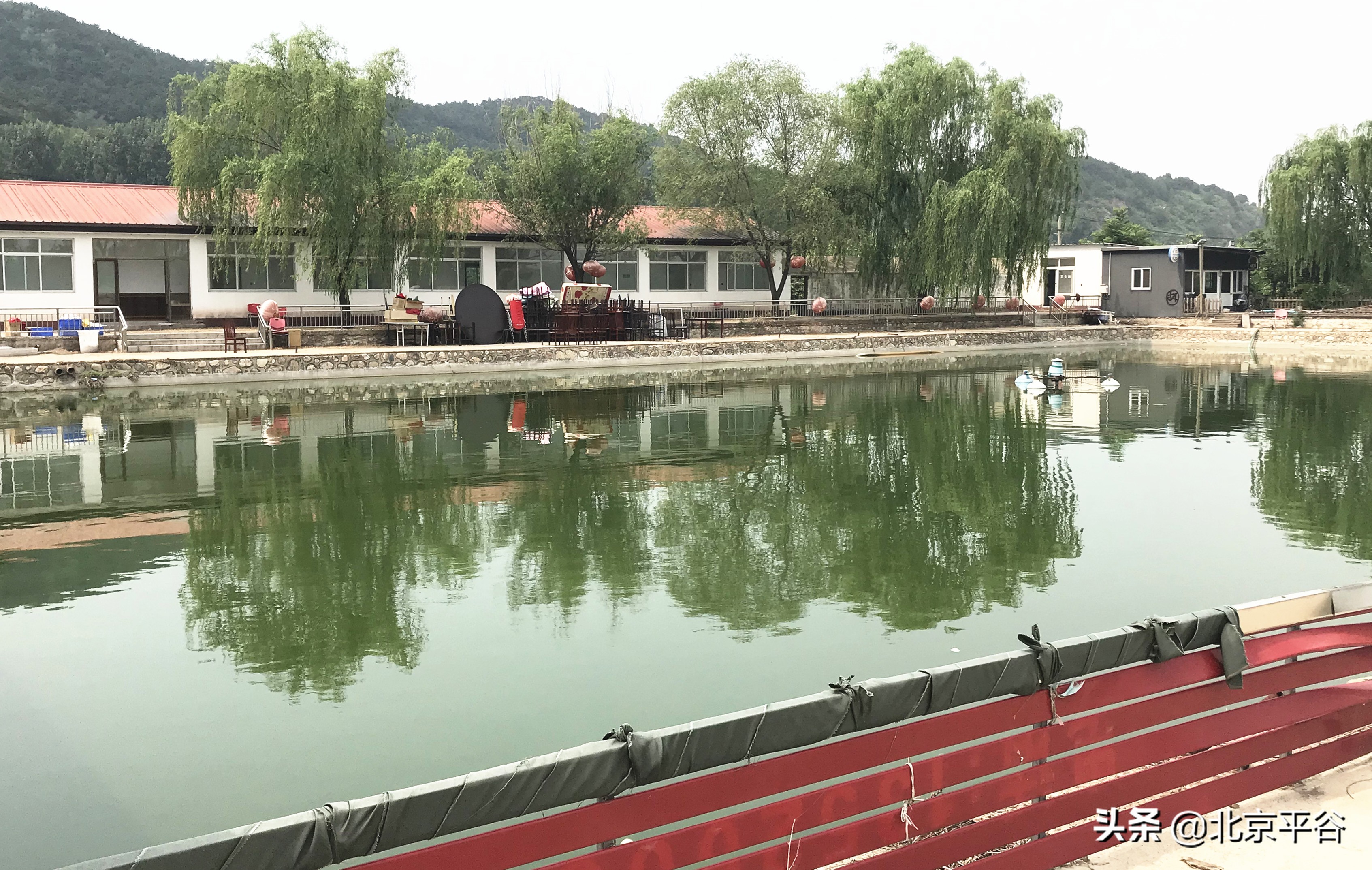 金海湖脚下平谷知名民俗村“疏整促”拆违提质升级