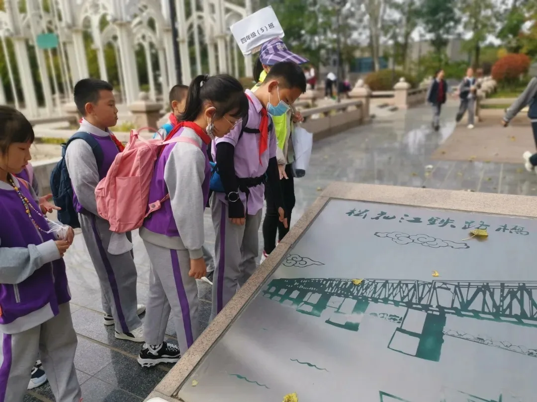 多彩活动阵地 共建文明校园