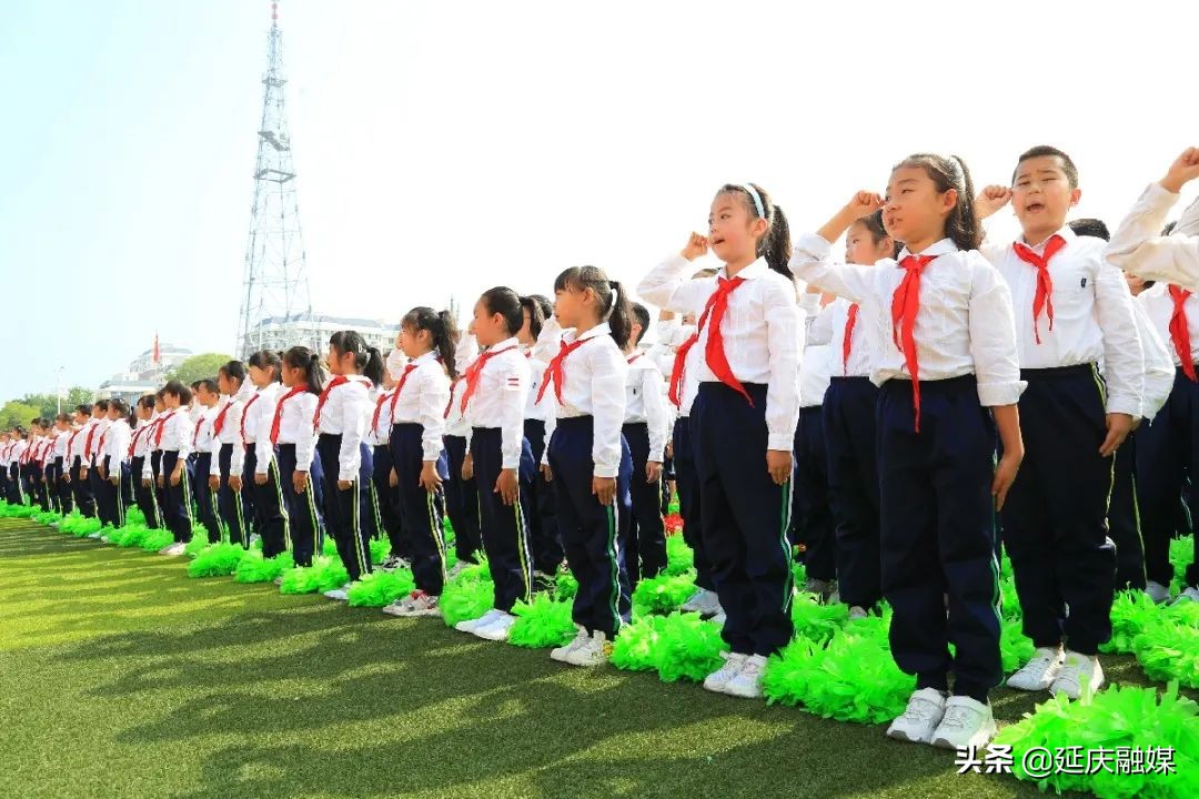 延庆千余名少先队员 吟唱难忘岁月 用燃烧力量唱出新时代少年儿童风采